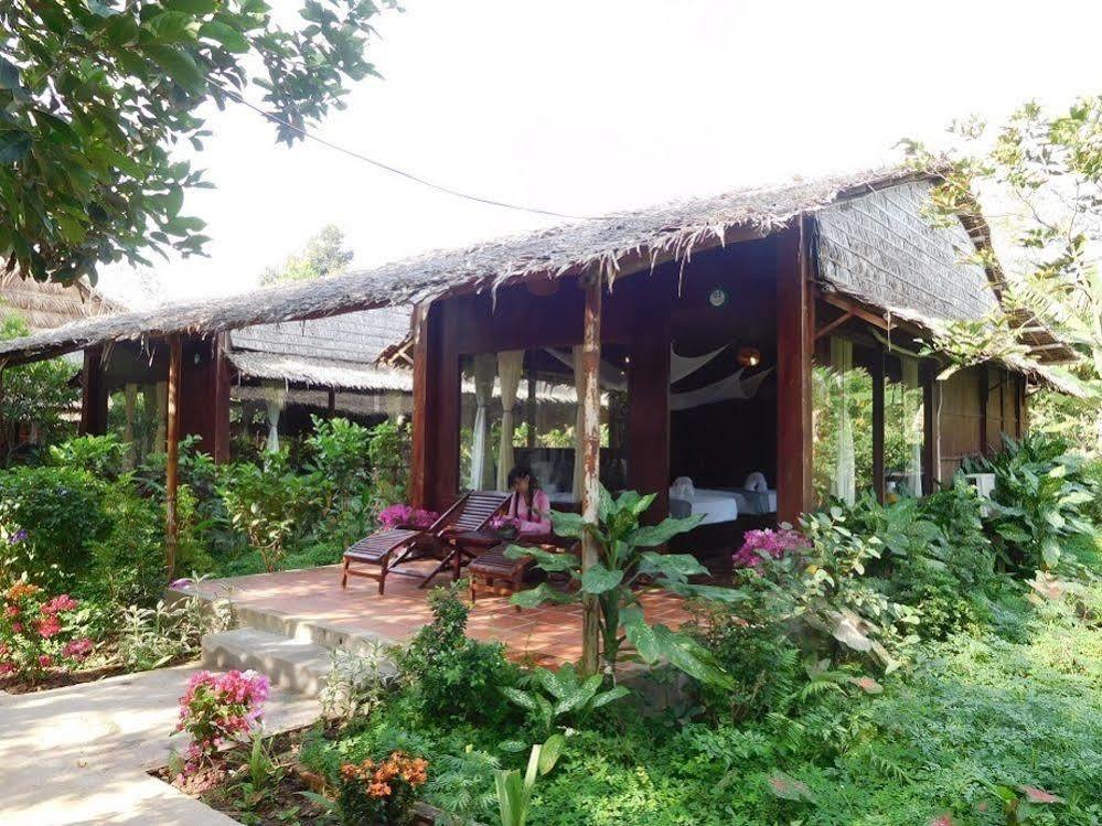 Mekong Ecolodge Cai Lay Exterior photo